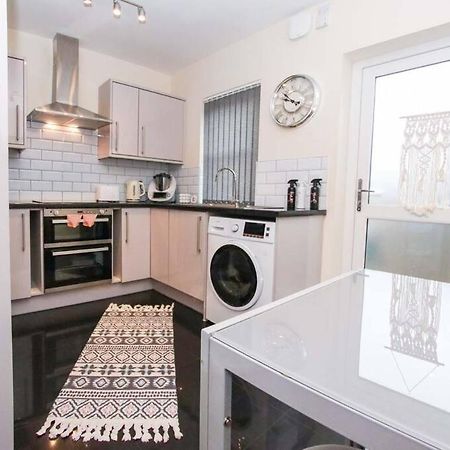 No25-Luxe Living Guest House- 2 Bed-Wifi-Free Parking-City- Beach Swansea Exterior foto