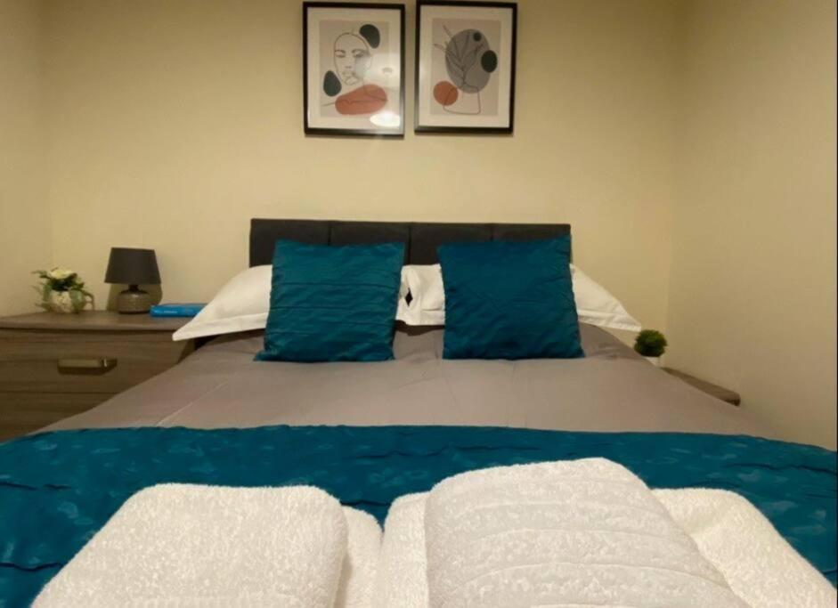 No25-Luxe Living Guest House- 2 Bed-Wifi-Free Parking-City- Beach Swansea Exterior foto