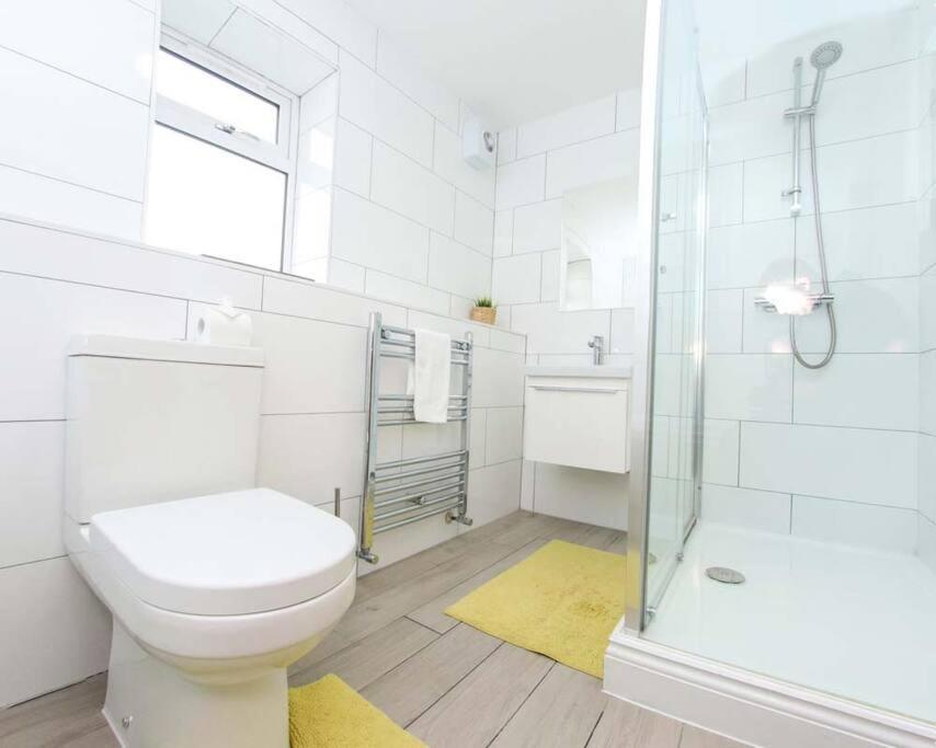 No25-Luxe Living Guest House- 2 Bed-Wifi-Free Parking-City- Beach Swansea Exterior foto